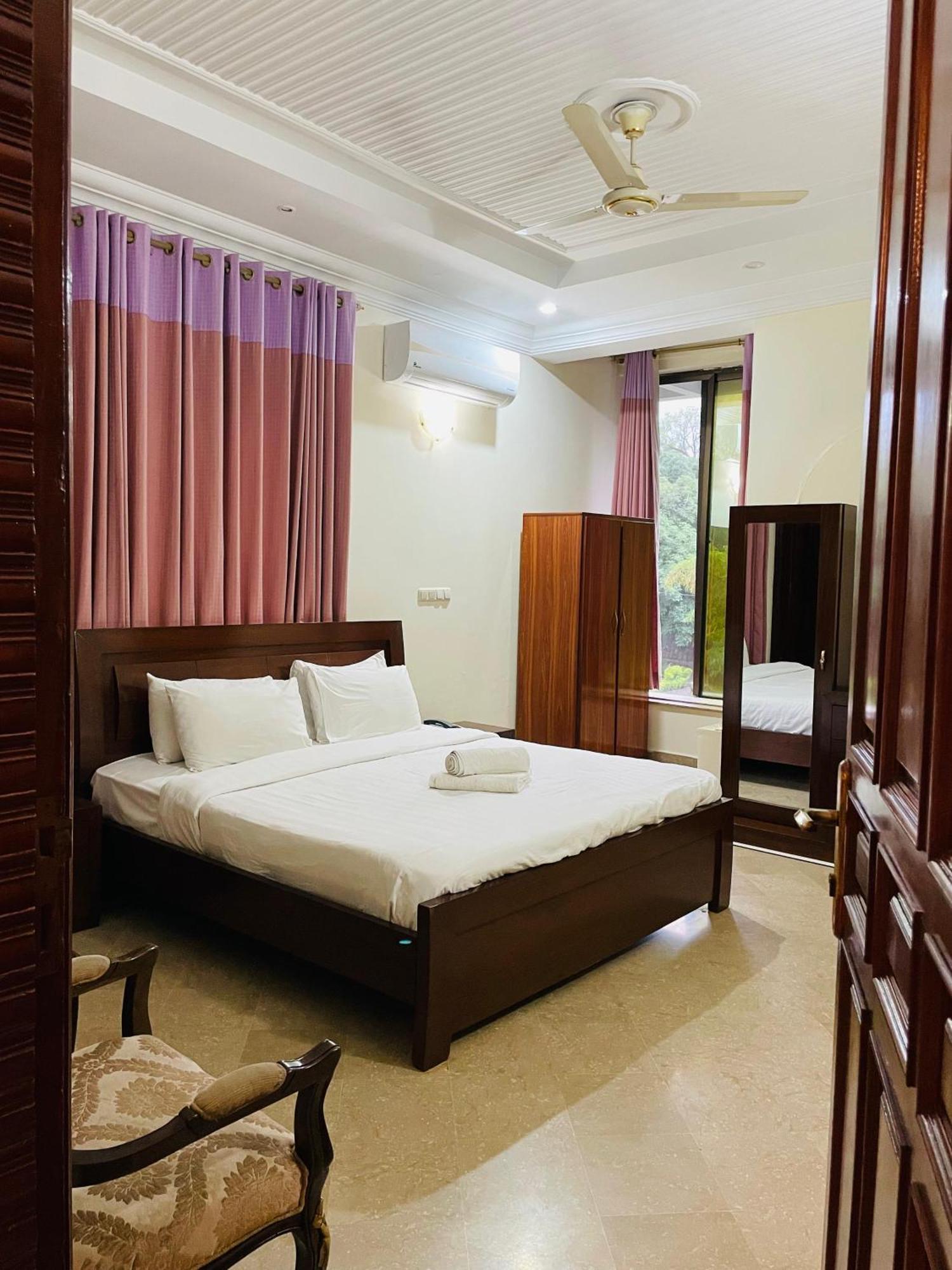 Executive Galaxy Guest House Islamabad Exterior photo